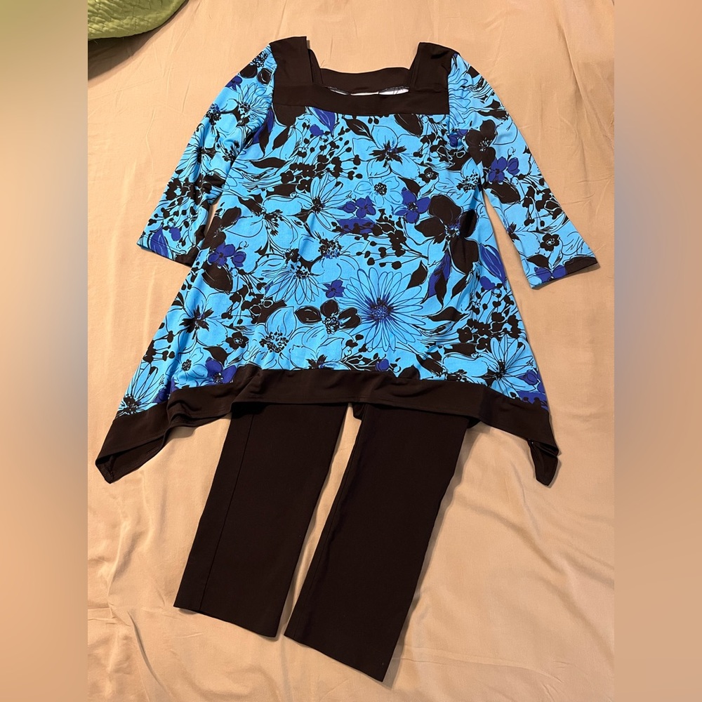 Tunic Top. Small. Turquoise, Blue, and Black Print.